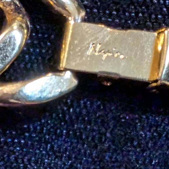 Vtg Unisex Napier heavy Gold tone link bracelet S - Picture 4 of 5